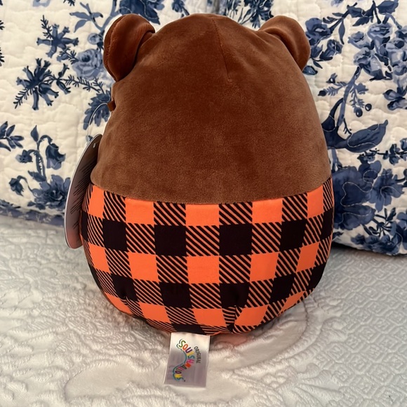 🐻 Squishmallows Omar the Bear with Orange/Black Flannel Shirt BNWT 7.5” - Picture 4 of 4